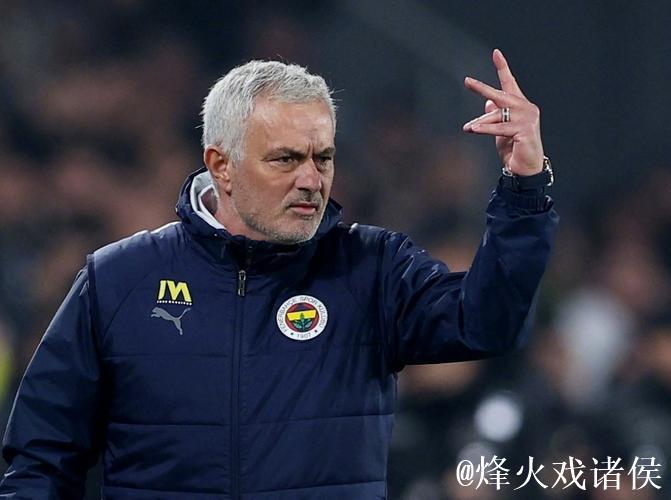 曼联足球俱乐部宣布主教练阿莫林离任